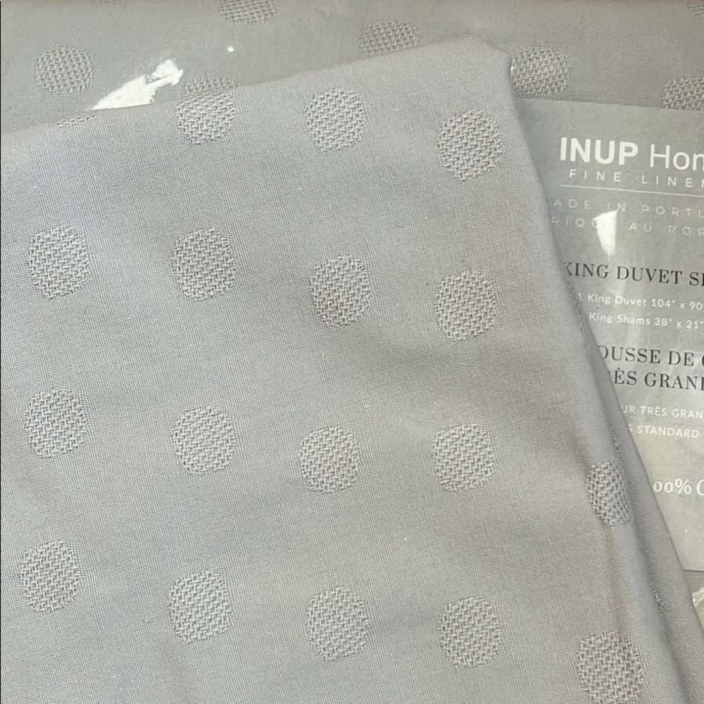 King Duvet Cover and 2 King shams BRAND NEW/ NEVER USED